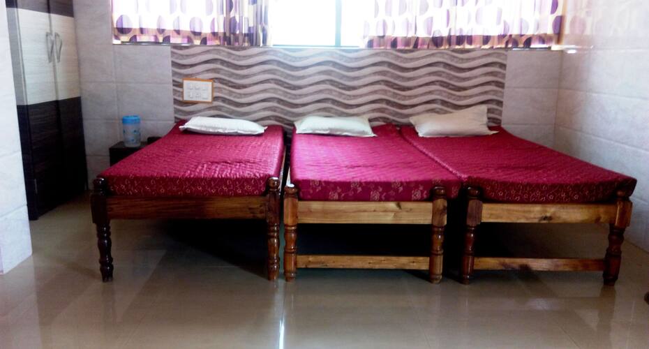 Shrigandha Deluxe Lodge, Haveri 3